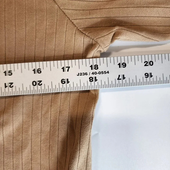 Velvet Heart Cori V-Neck Button Tie Front Ribbed Top In Camel Womens Size S NWT - Picture 10 of 11